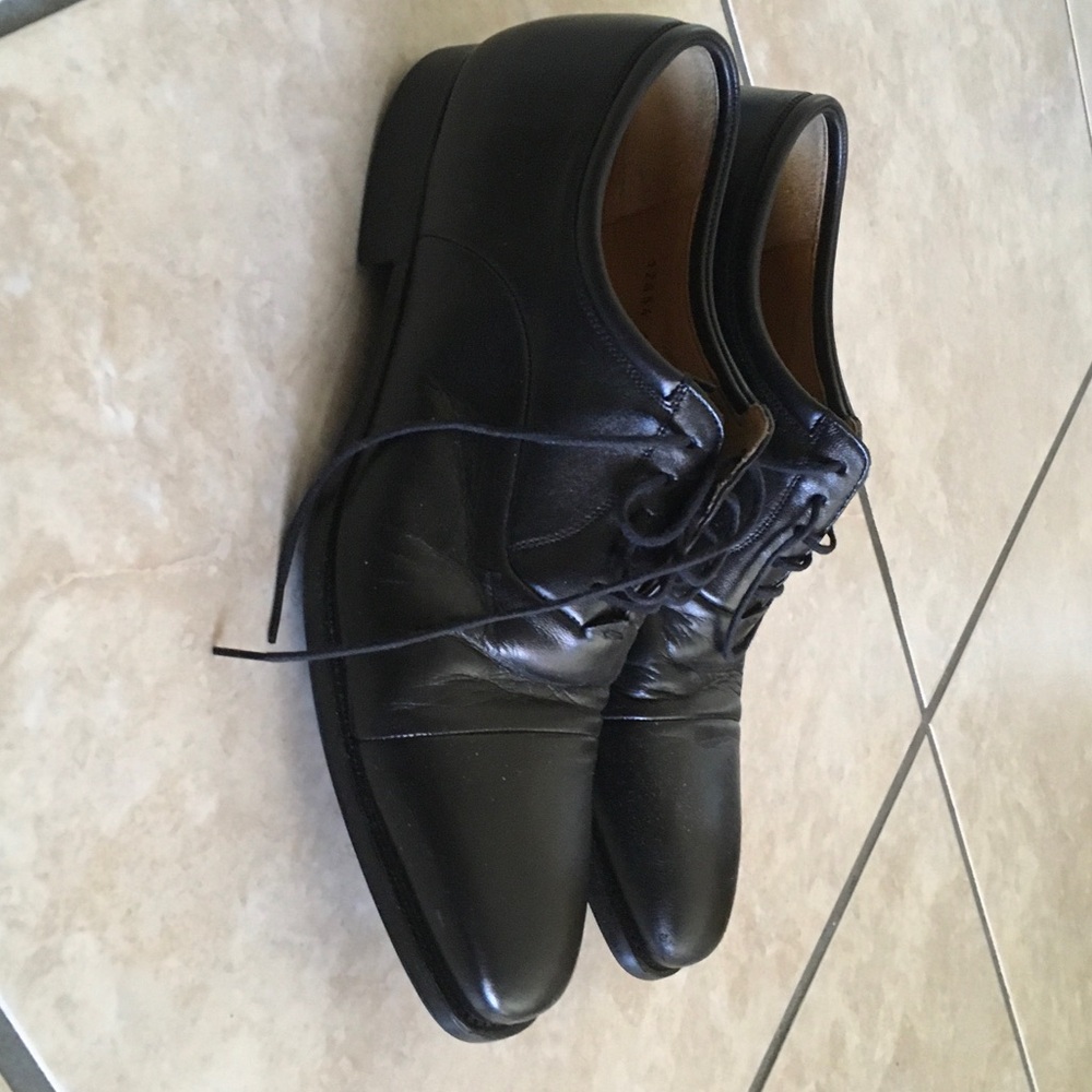 Magnanni Black Leather Derby Dress Shoes